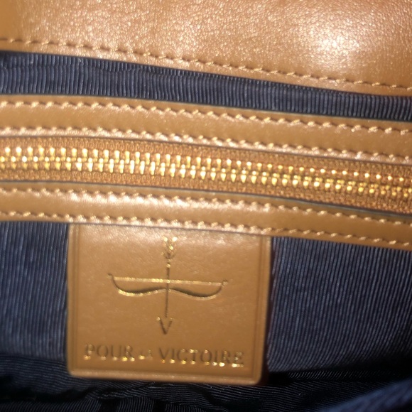 Pour La Victoire Leather Shoulder Bag - Picture 5 of 12